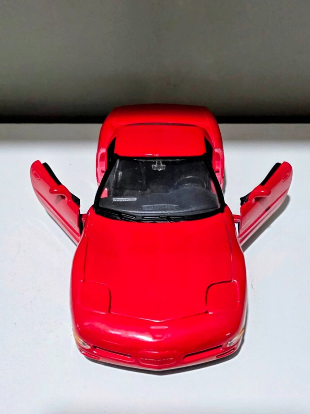 Maisto 1:24 Chevrolet Corvette Z06 Red Diecast Model Car